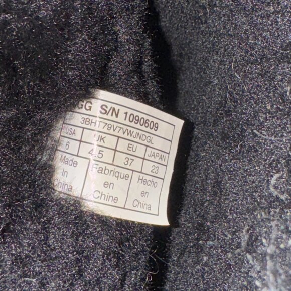 UGG Black Fur Mid-Calf Boots Size 6 | Cozy Winter Y2K Style - Picture 4 of 4